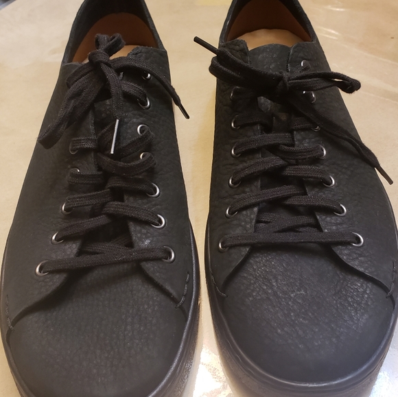 UGG Men's Pismo Black Leather Sneakers - Picture 4 of 8